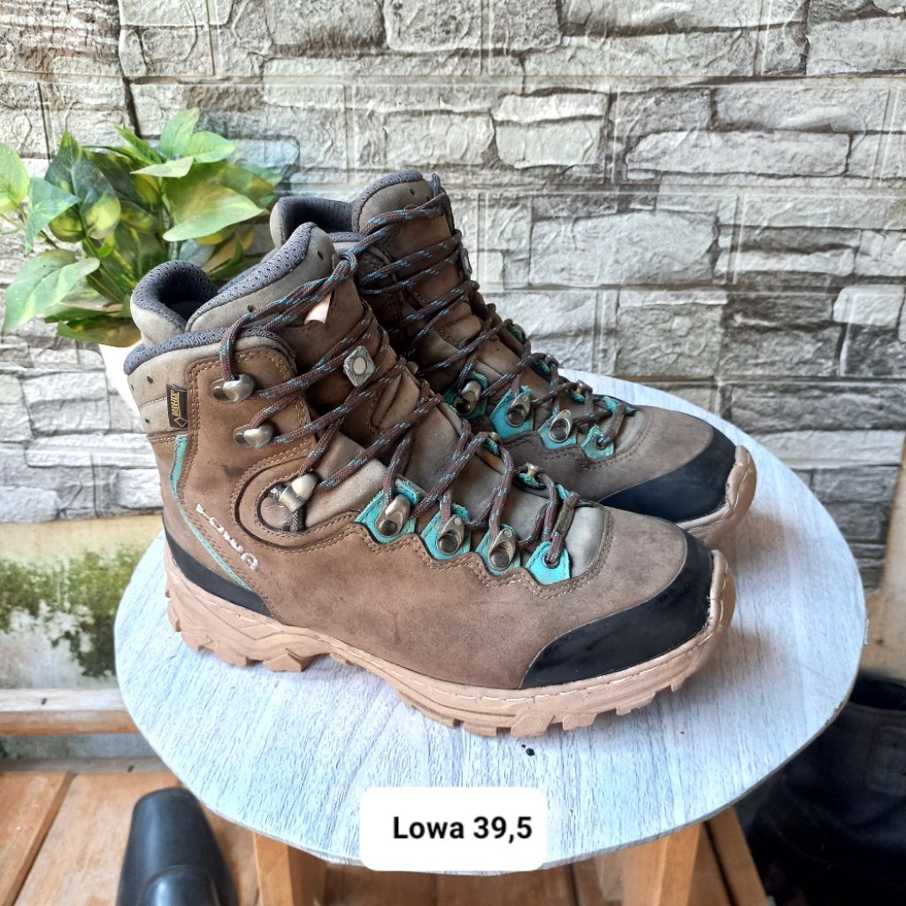 Sepatu second gunung/outdor merk Lowa size39,5 insol25cm
