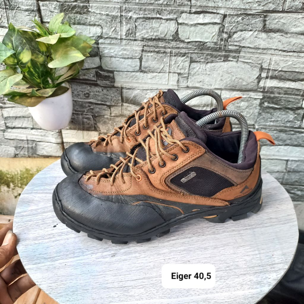 Sepatu second Hiking/ndaki merk Eiger size40,5 insol26cm