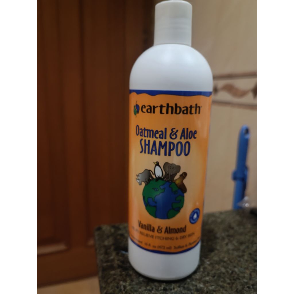 earthbath oatmeal and aloe shampoo vanilla & almond dog/puppy shampoo