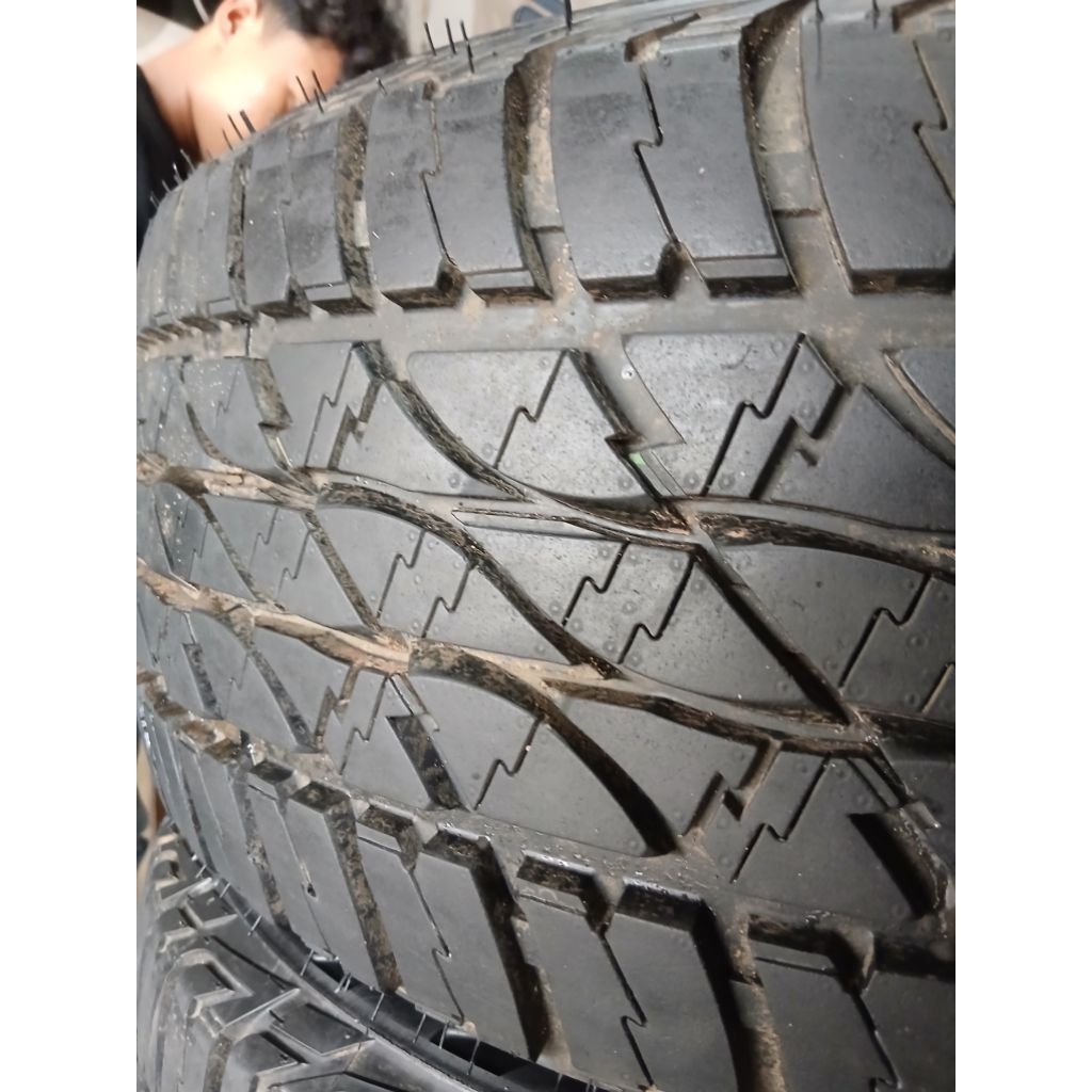 Ban second copotan r20 merek accelera 285/50 r20 A/t