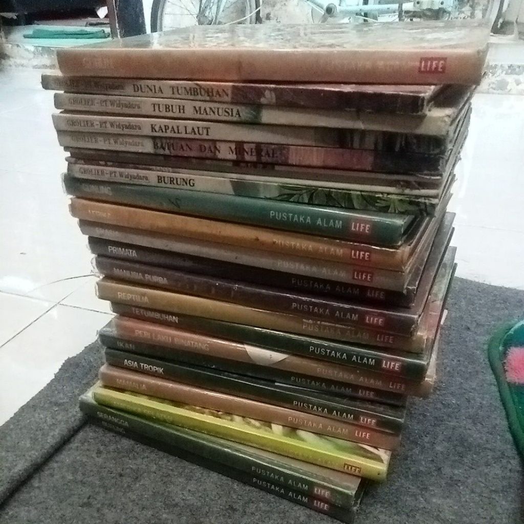 Buku bekas Ensiklopedia Indonesia
