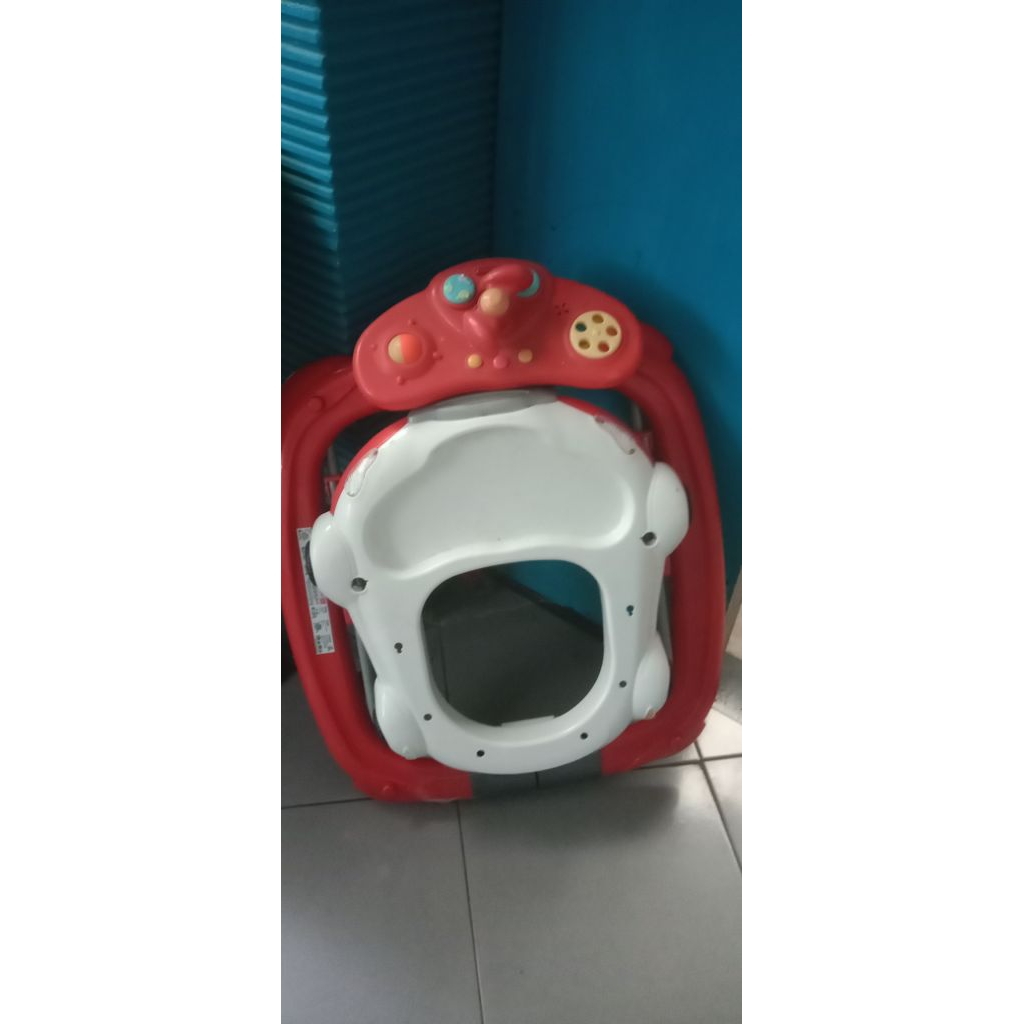 PRELOVED babywalker babydoes