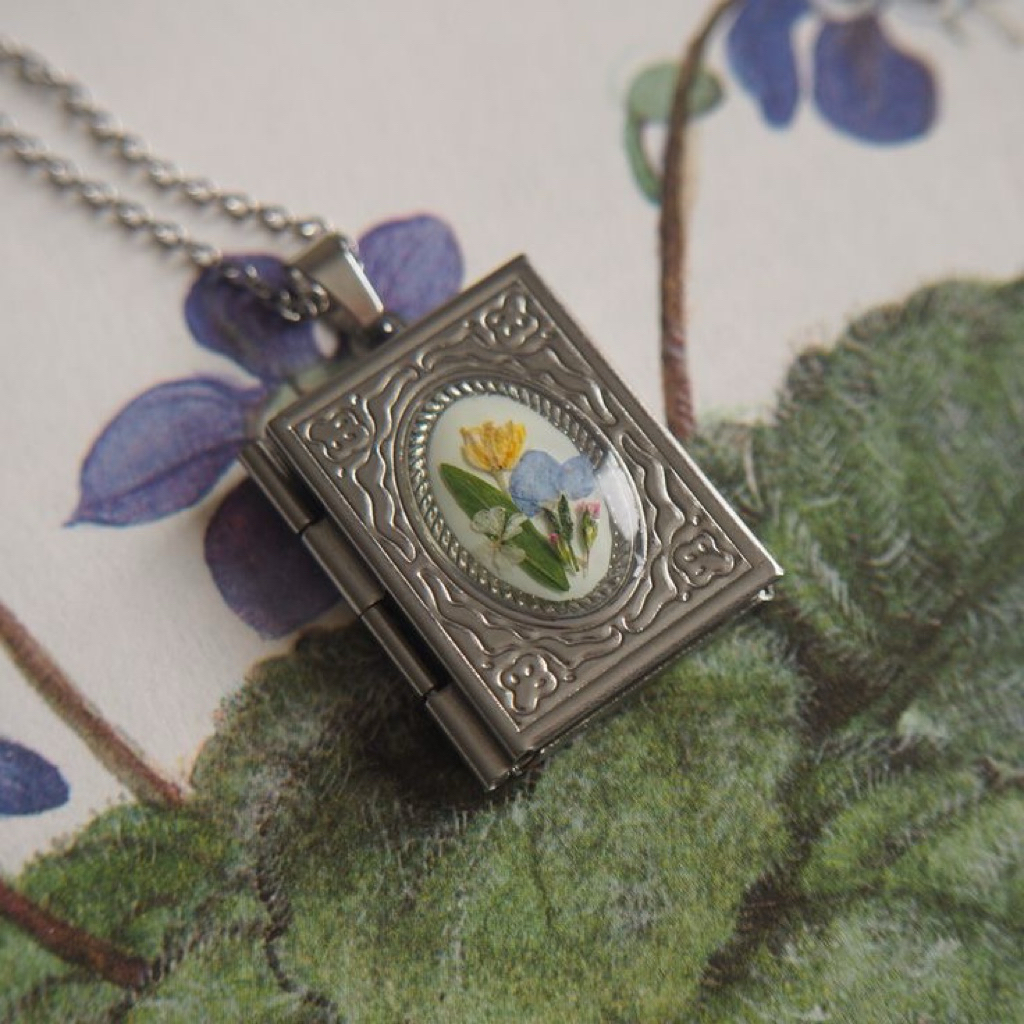 Alice's Memory Locket Necklace - Liontin & Kalung Locket Custom Photo & Real Flowers Art | Kalung Fo