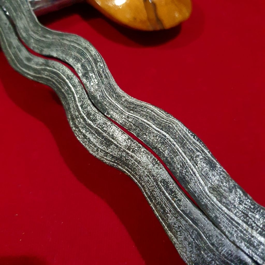Keris Bali Luk 13 Pamengkang Jagad sepuh.