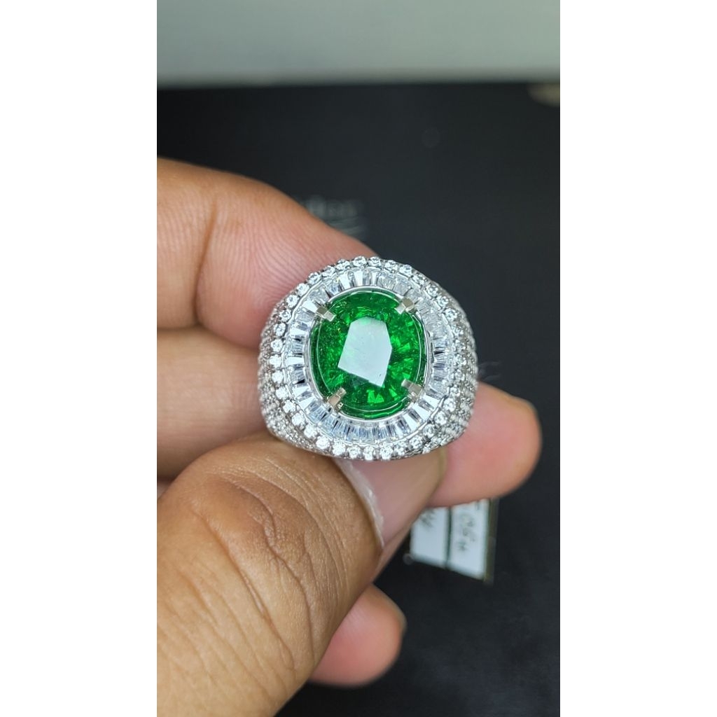 Natural Vivid Green Tsavorite Garnet 5.05ct