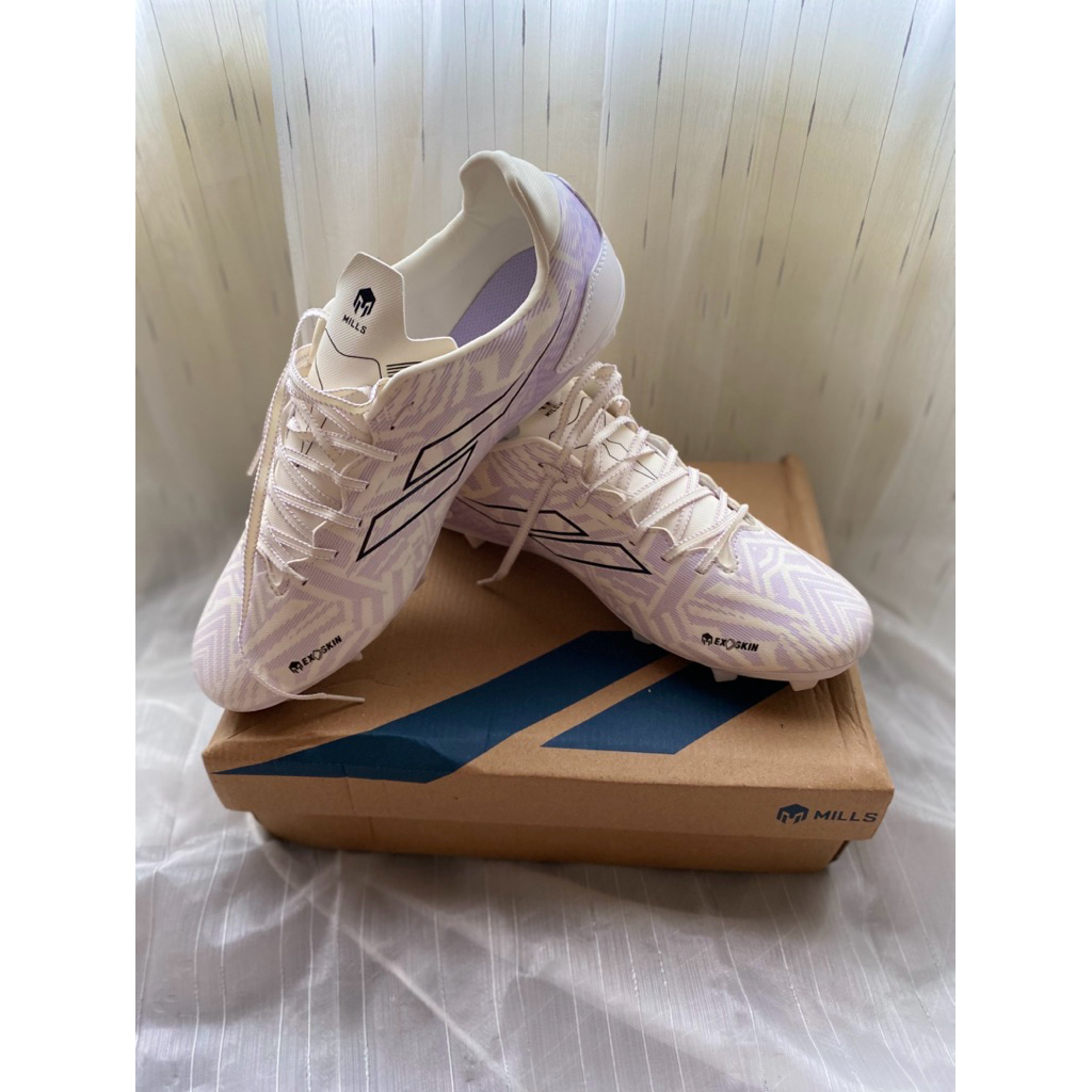 Sepatu Bola Mills Vonix FG Off White — Size 45