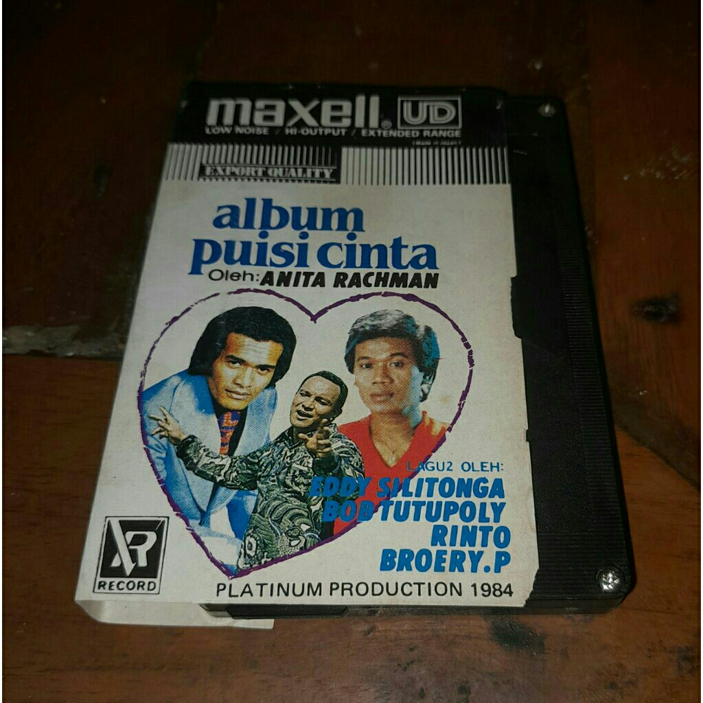Kaset pita Album puisi cinta