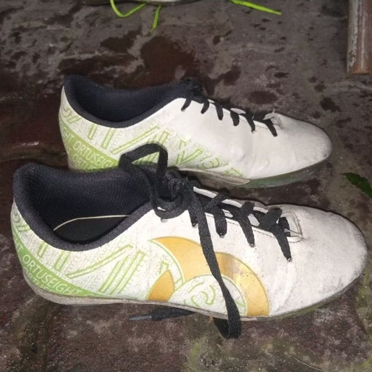 Sepatu Futsal Anak Bekas