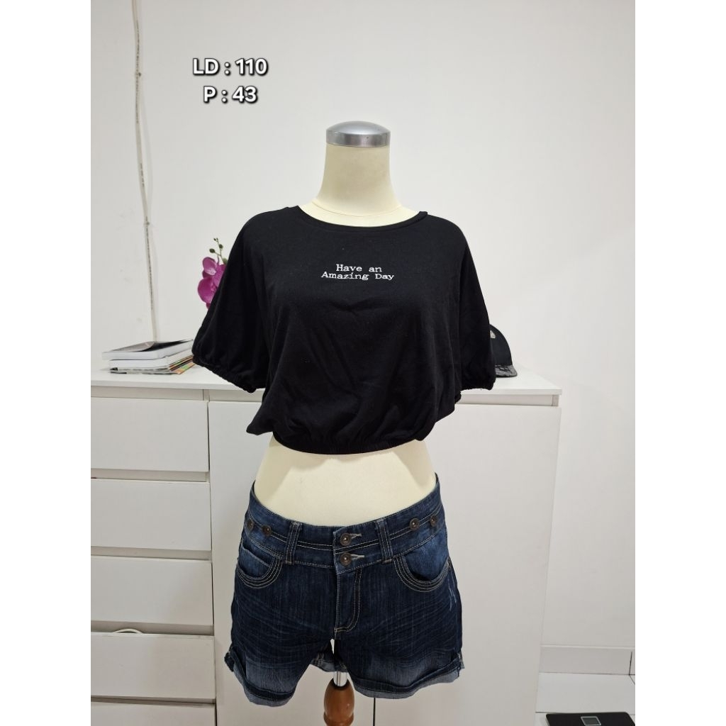 Baju Crop top warna hitam bawah karet