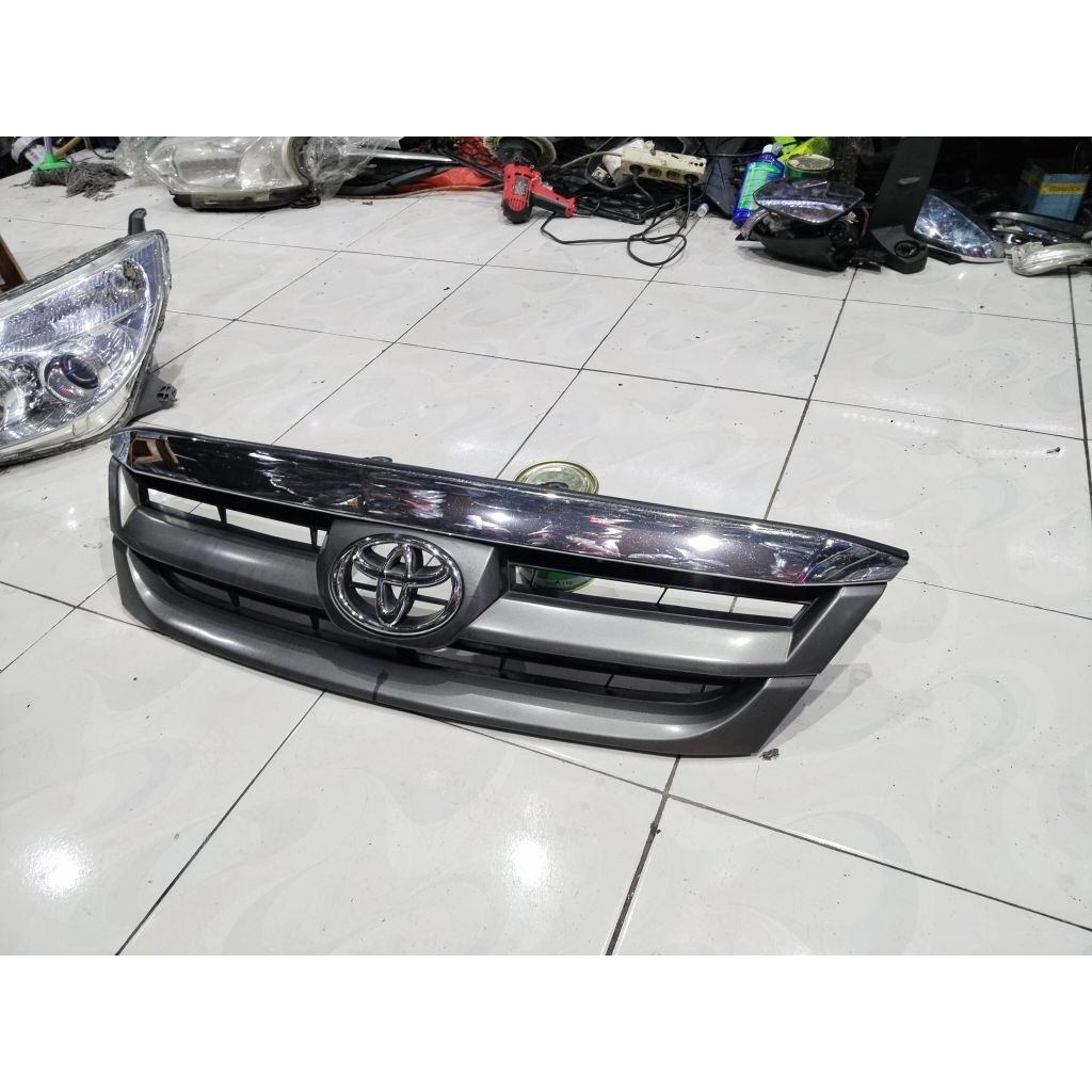 grill Toyota Fortuner 2005/2006/2007/2008 original. grill Fortuner 2004-2008original