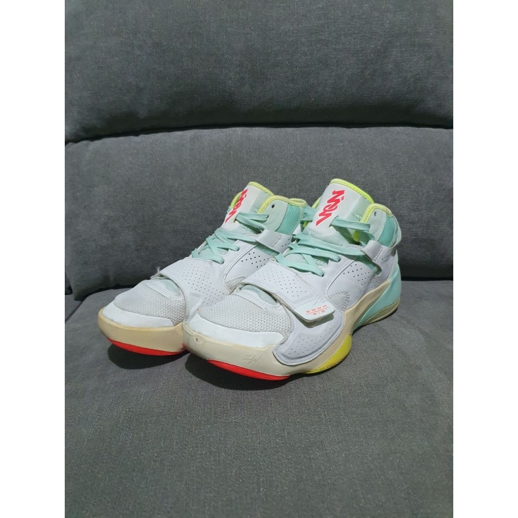Sepatu Basket Second (Size 43)