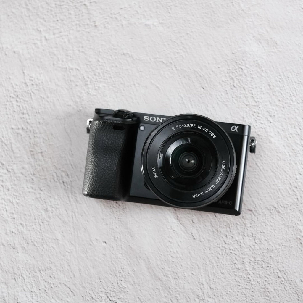 [LIKE NEW]SONY A6000 WIFI LENSA 16-50MM ( GARANSI TOKO )- KAMERA MIRRORLES