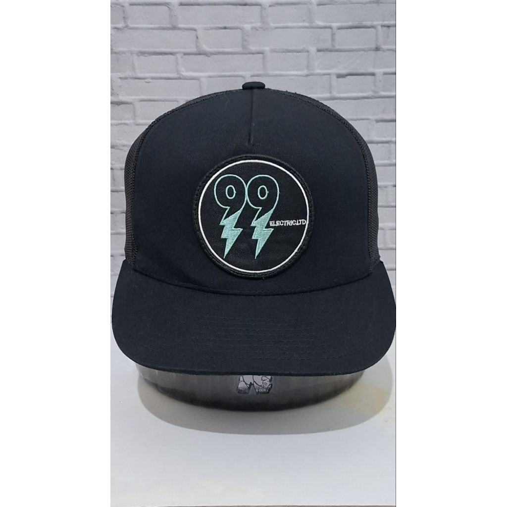 Snapback trucker yupoong