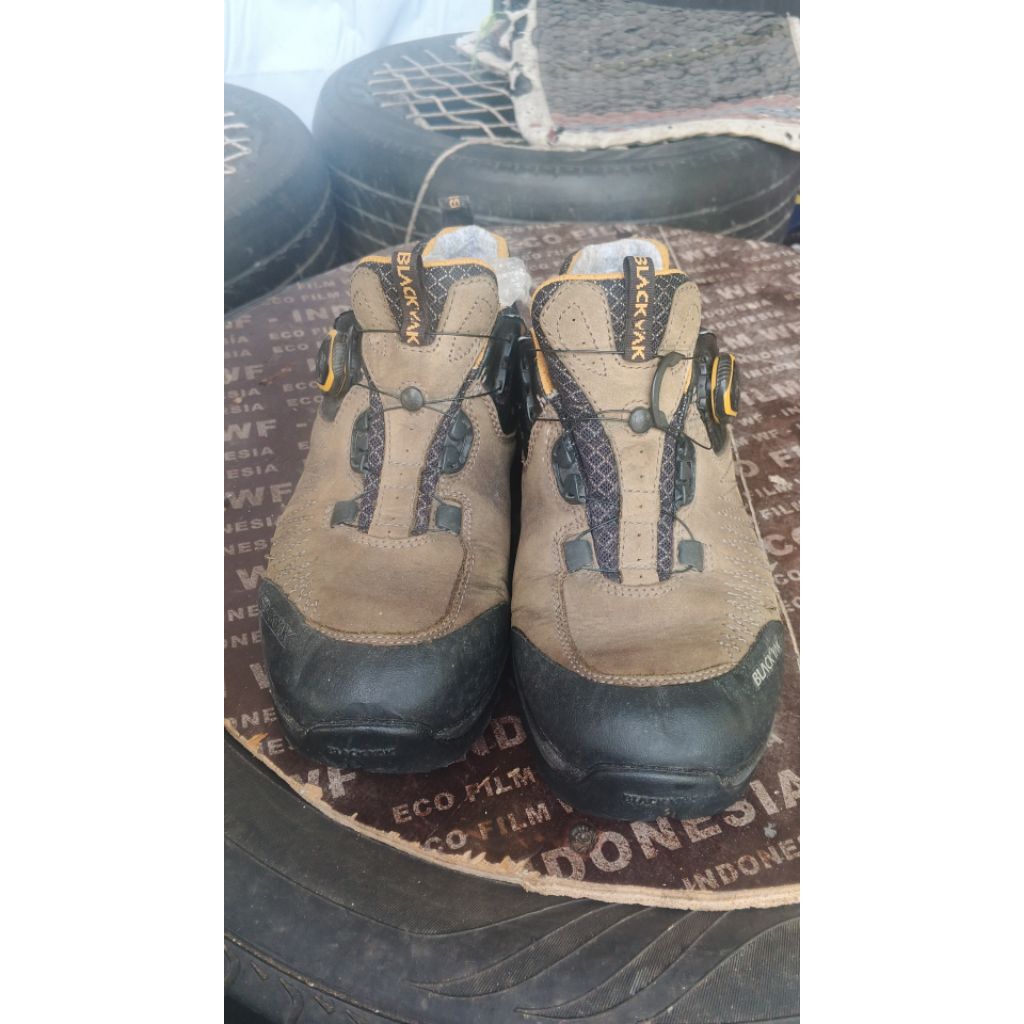 sepatu seken 42