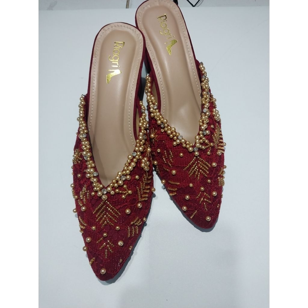 Qiya Pasir Wedding Maroon Shoes