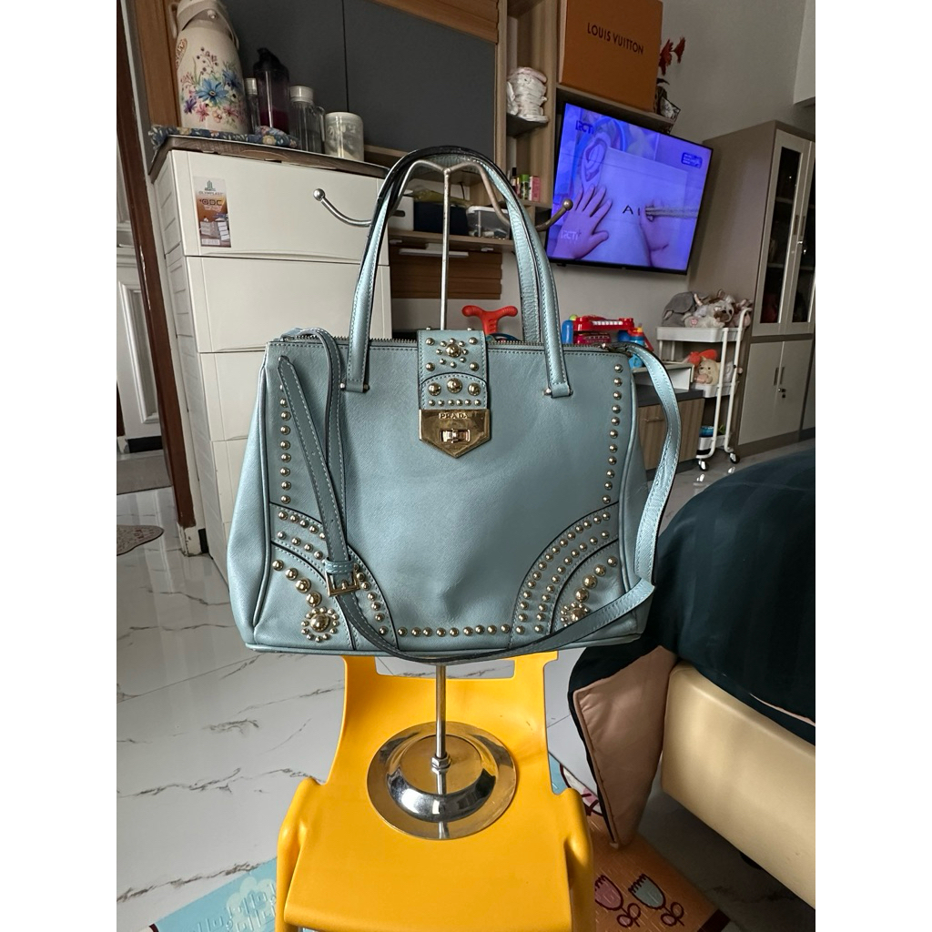 tas biru Prada Milano