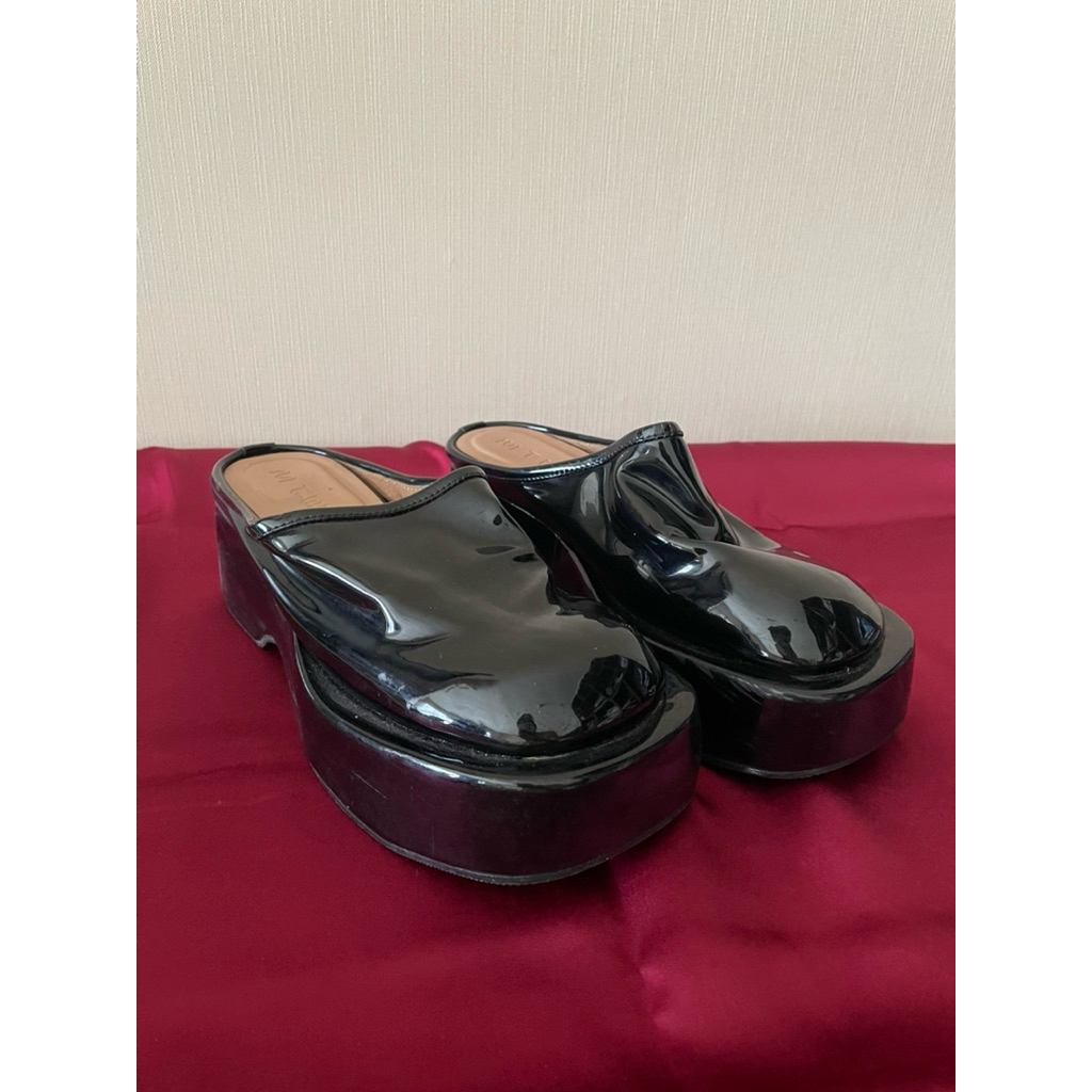 (Pre-loved) MTW Black Clogs sz 38