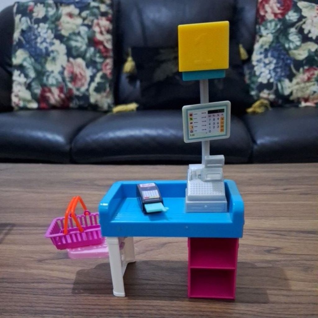 Diorama rak jualan dan meja belajar (tidak termasuk kasir dan barbie)