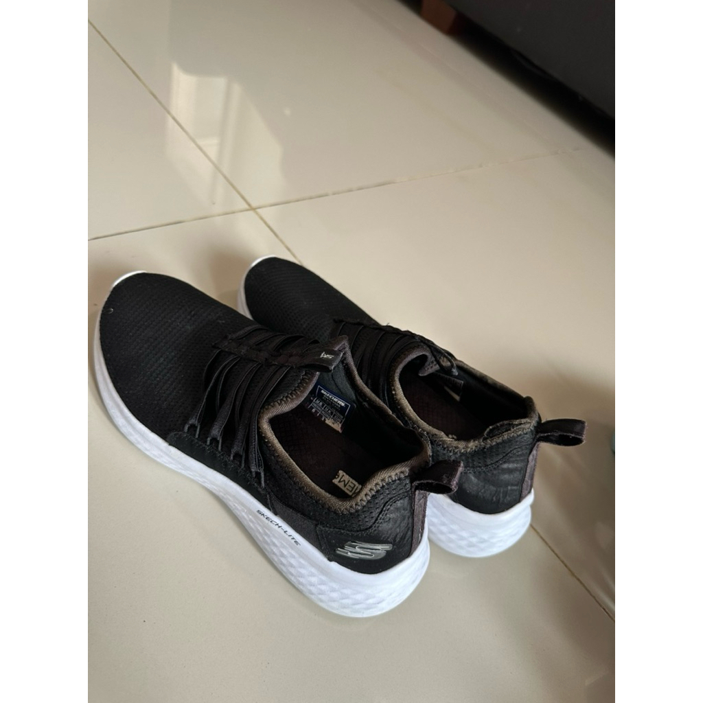 Preloved Skechers Wanita Size 36 / Preloved Sepatu Skechers Wanita Murah / Skechers Hitam