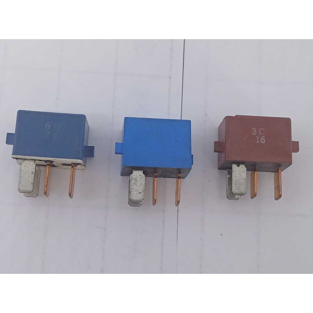 Relay Kaki 4 AC Mobil Untuk Avanza Terios Vios Veloz Xenia DLL ( Warna Redem 12V )