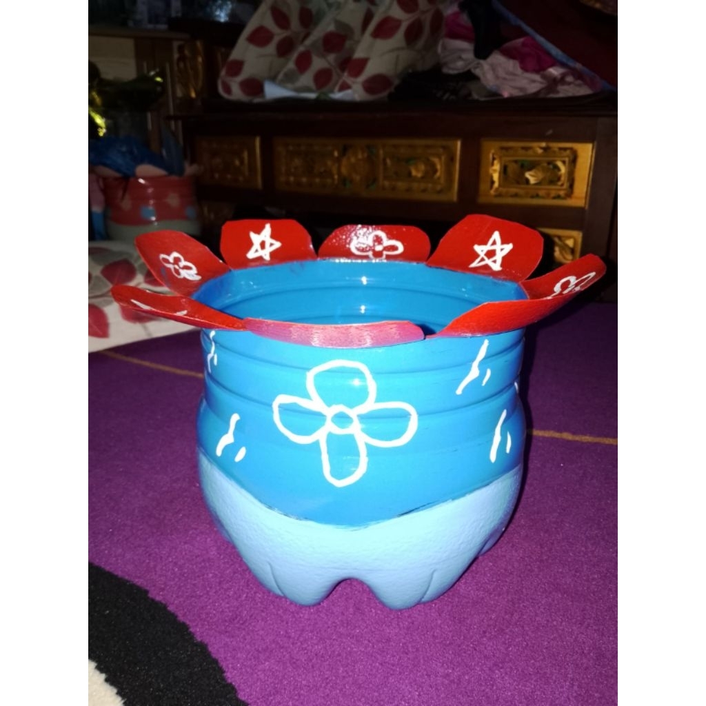 Pot daur ulang galon le minerale (motif random)