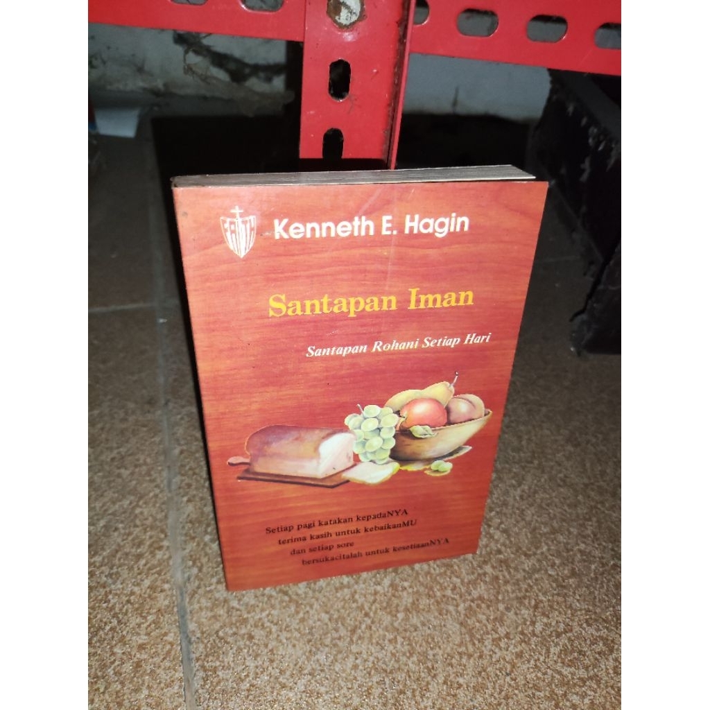 BUKU KRISTEN SANTAPAN IMAN ROHANI setiap hari