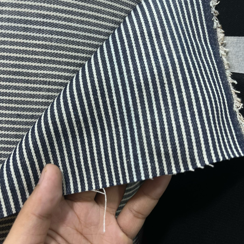 BAHAN // KAIN HICKORY DENIM LEBAR BAHAN 1,5 METER HARAGA PER SETENGAH METER (0,5 m )