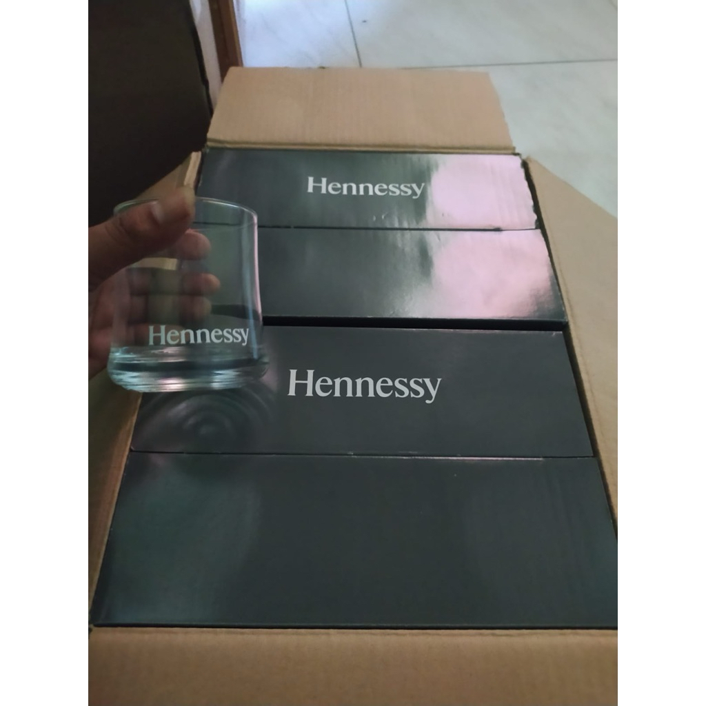gelas hennessy
