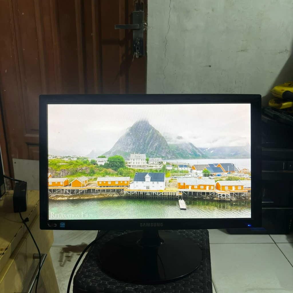 OBRAL MONITOR SAMSUNG 19inch LED LIKE NEW