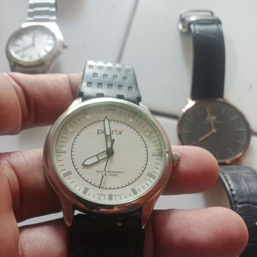 Jam tangan Positif bekas