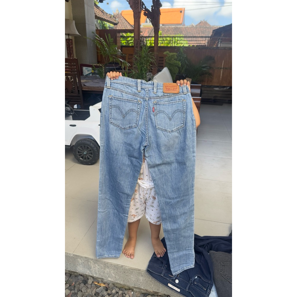 Levi’s 711  SKINNY UKURAN 26/ Celana Jeans Wanita (ORIGINAL SECOND/BEKAS)