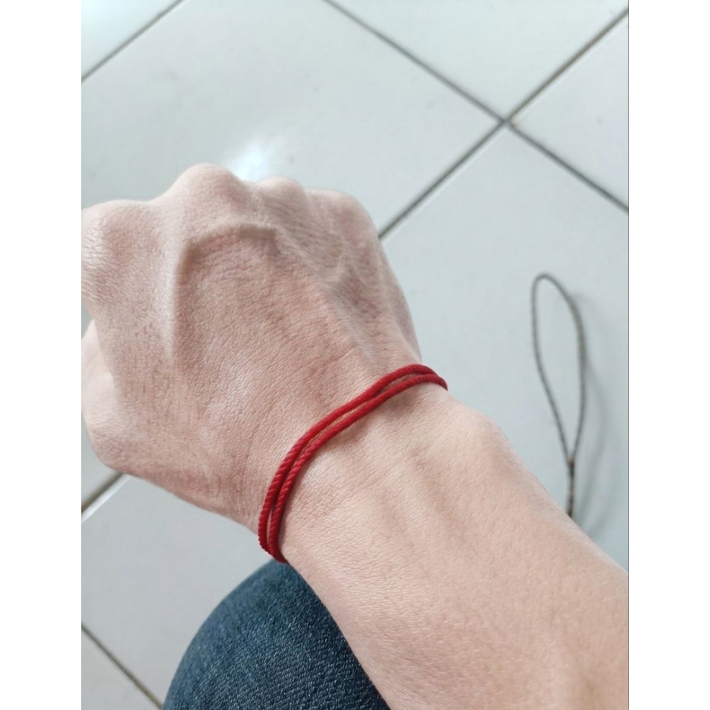 gelang warna merah simple
