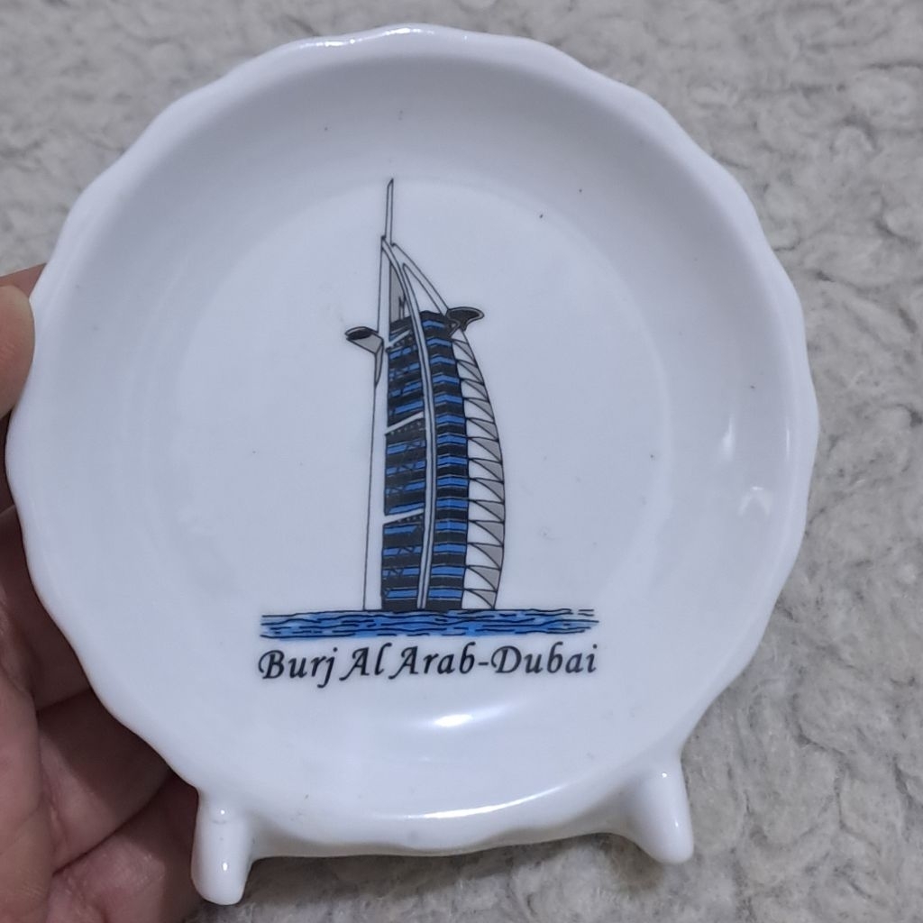 Souvenir Keramik Dubai Burj Al Arab Ada Cacat