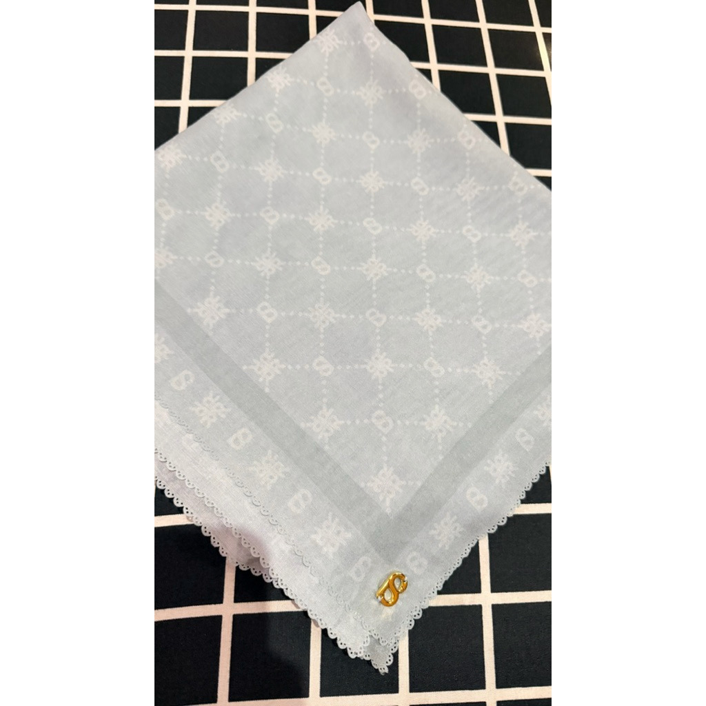 Preloved Buttonscarves Hijab ( Royale)