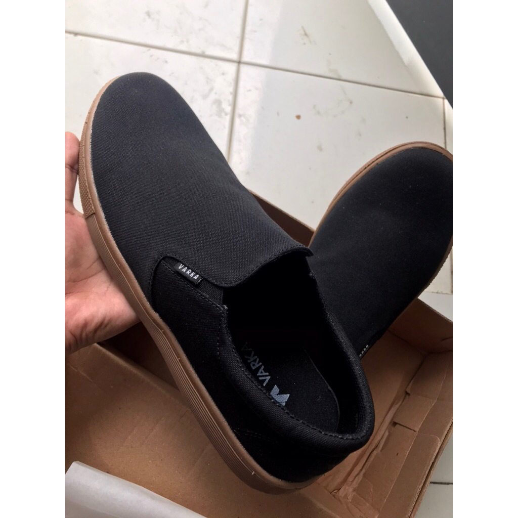 Sepatu Slip On Pria Varka Sepatu Casual Kuliah Kerja Hangout Berkualitas Hitam
