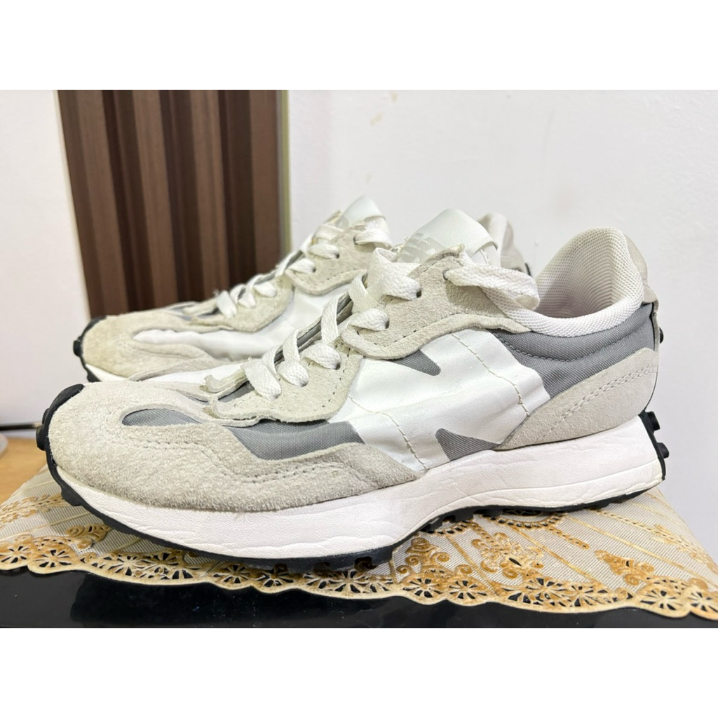 Sepatu Second NB 327 White Grey Size 38