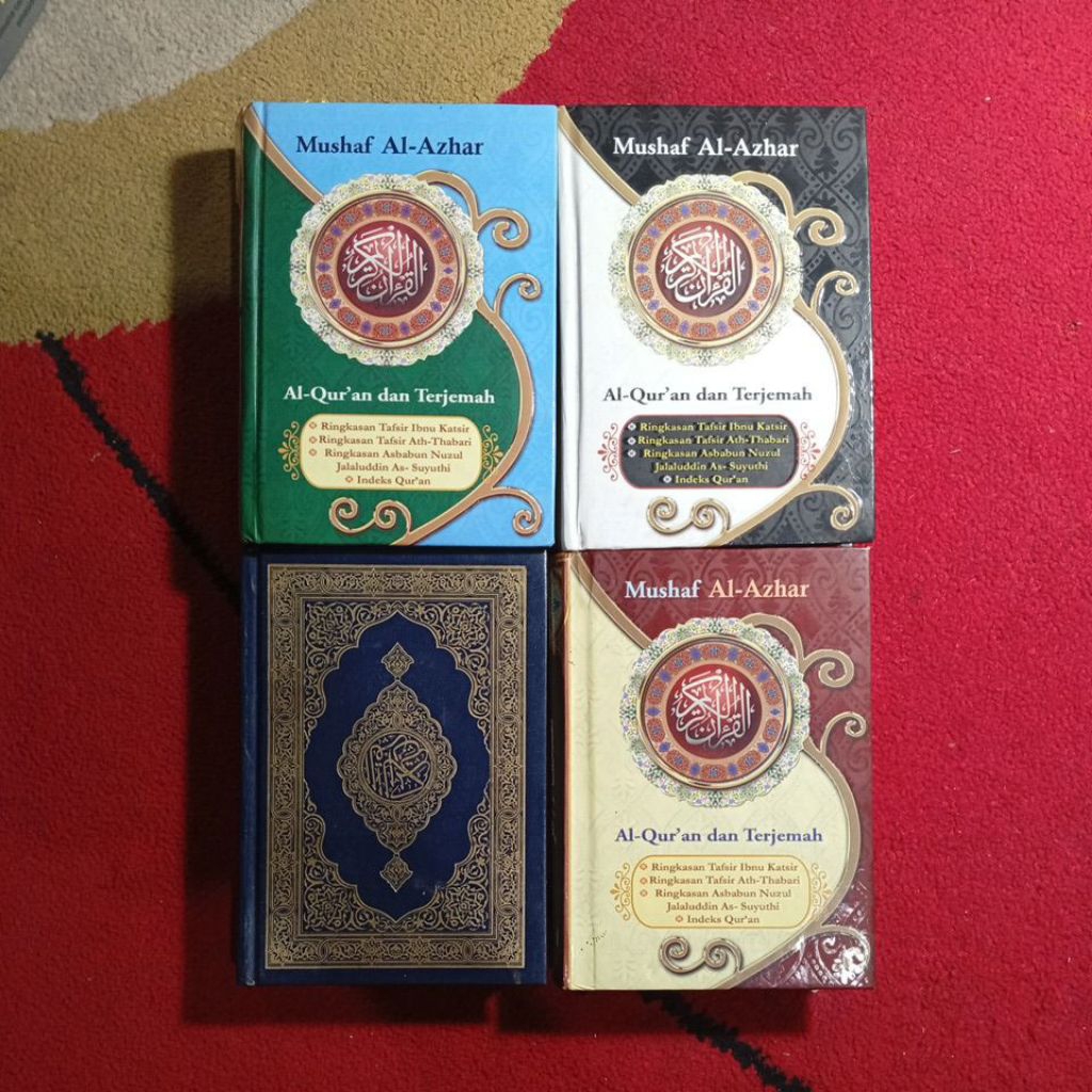 Al-Quran mushaf Al-Azhar, dan terjemahan nya, dan mushaf madinah