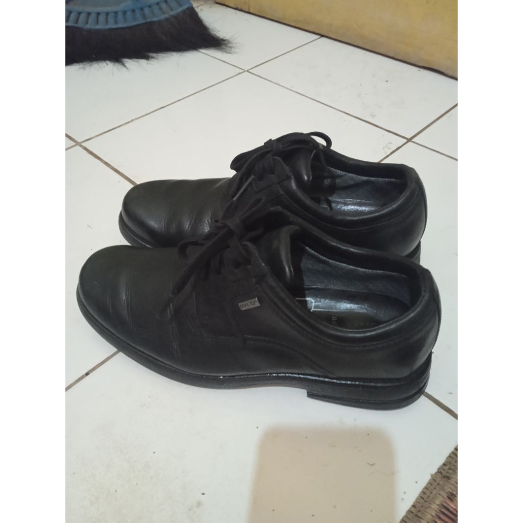 sepatu kulit clarks air original second size 40-41.slip-on