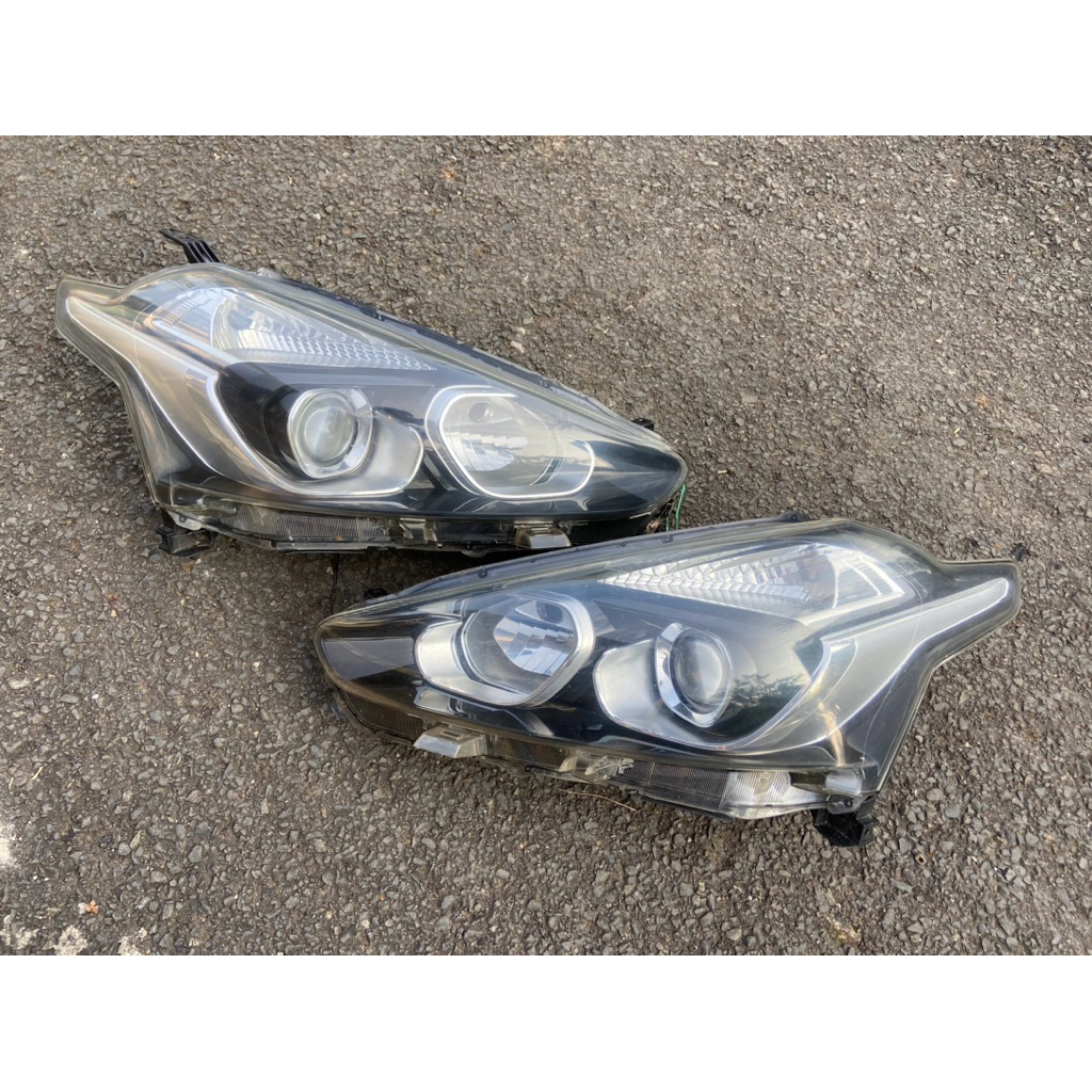 Lampu Depan Headlamp Toyota Sienta Original