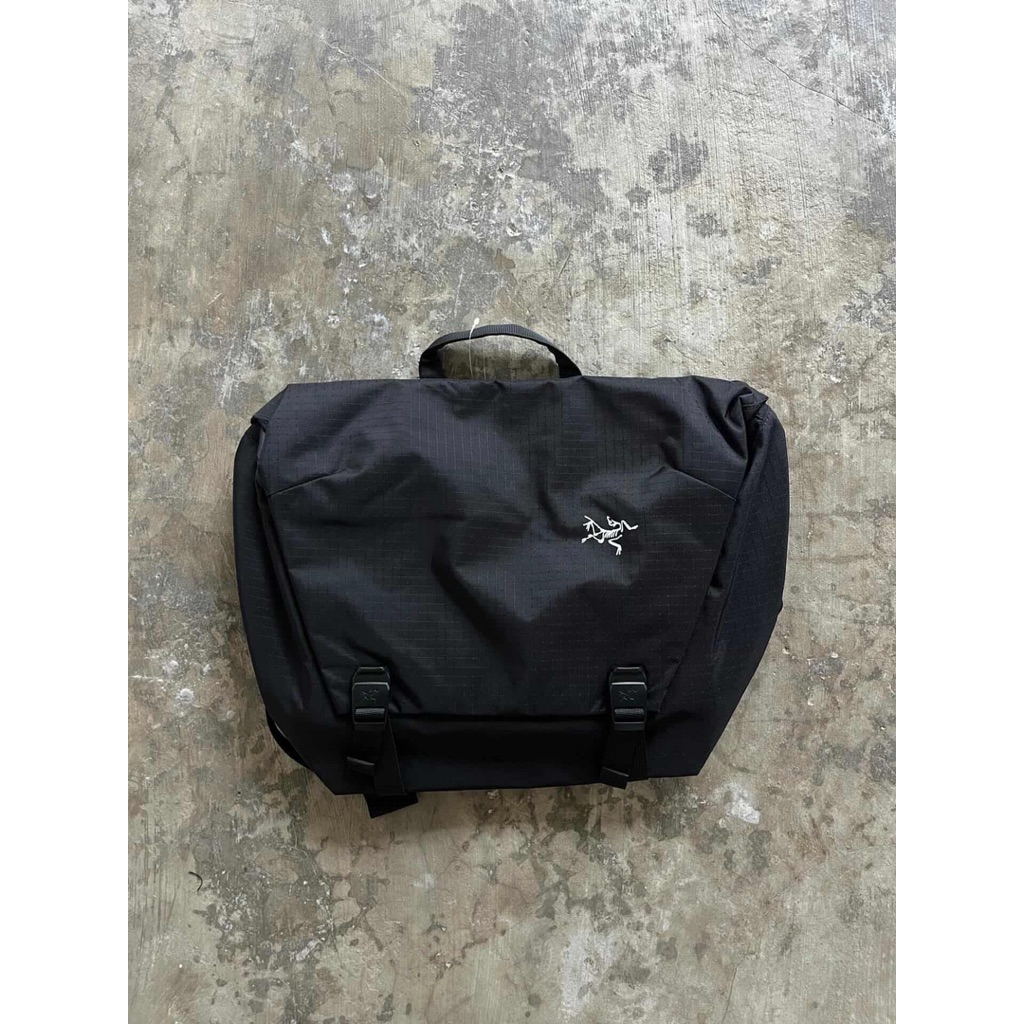 Arc Granville 10 Courier Bag Black