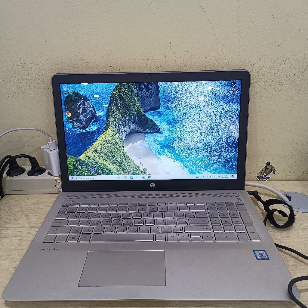 HP Pavilion 15 (2017) Intel core i5 7200U Ram 12/1TB HDD+512 SSD (93Y4V)