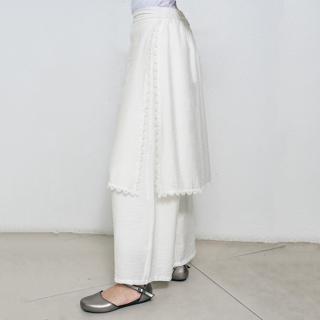 AUMONE Pants minor defect