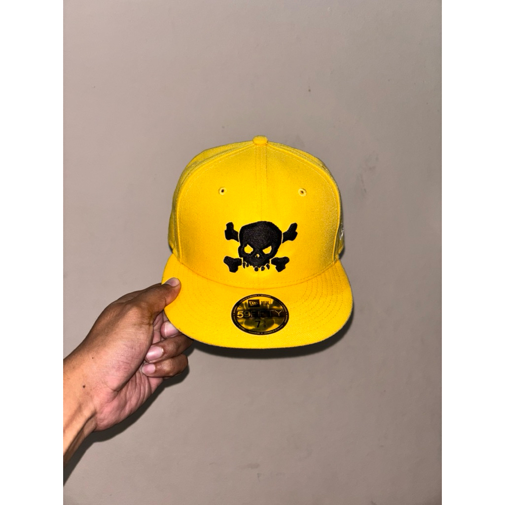 Topi New Era x Supreme Skull 59Fifty Hat Yellow