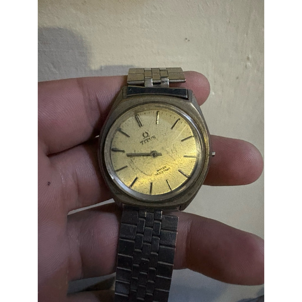 jam Titus bahan