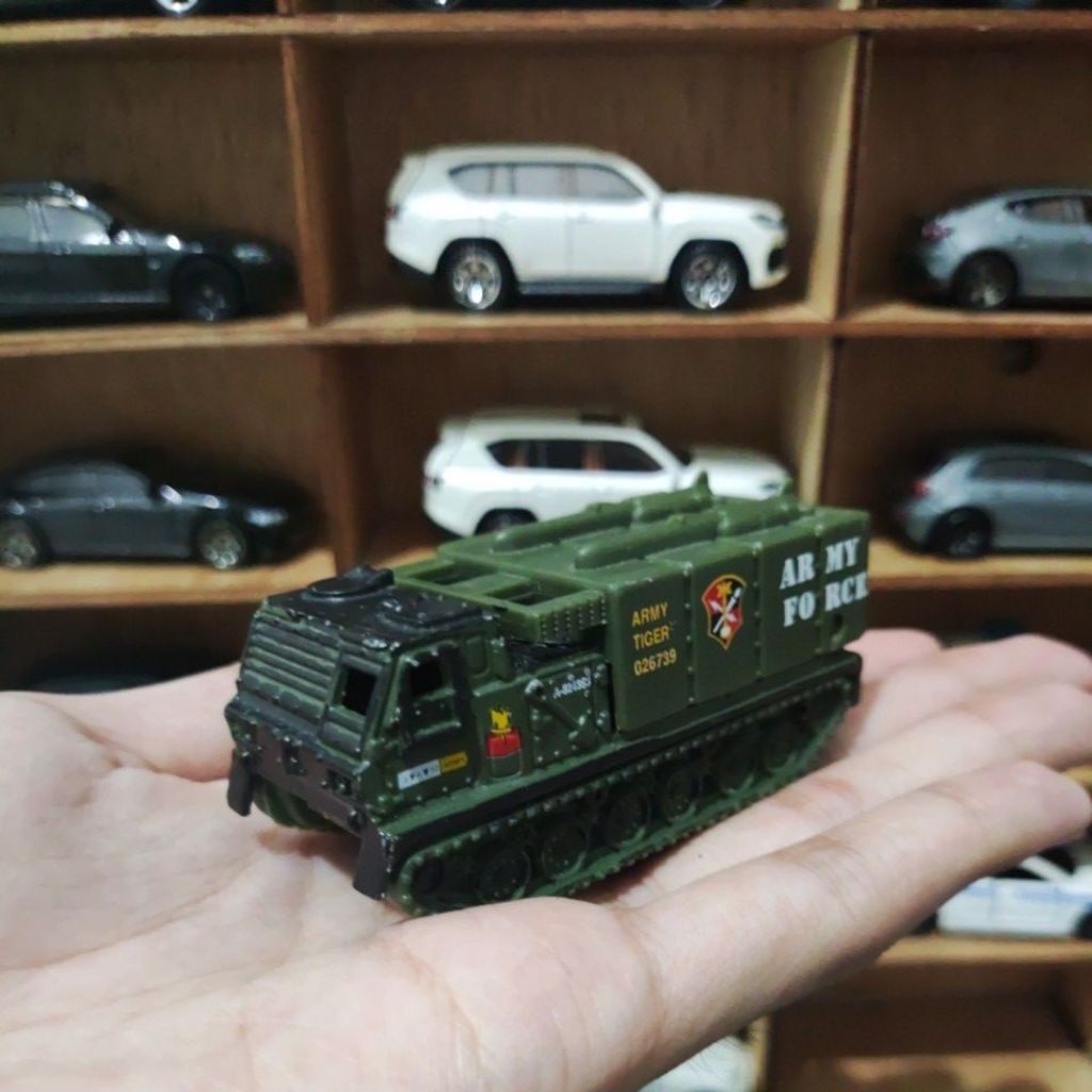 diecast street machine kendaraan militer mlrs m270 loose