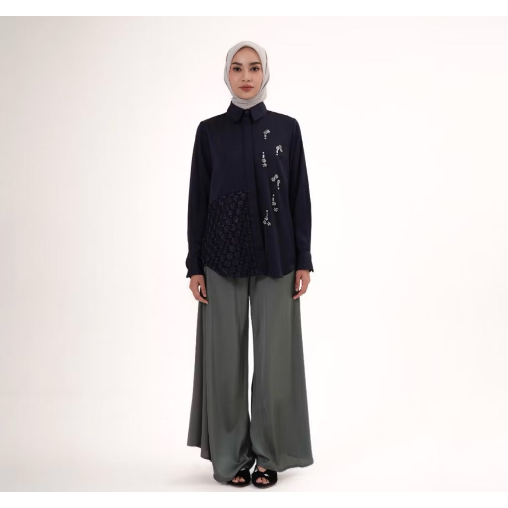 Deryana Top navy Jenna and Kaia new sale size M ld 106