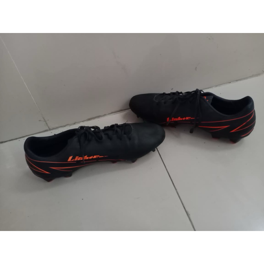 sepatu bola speed
