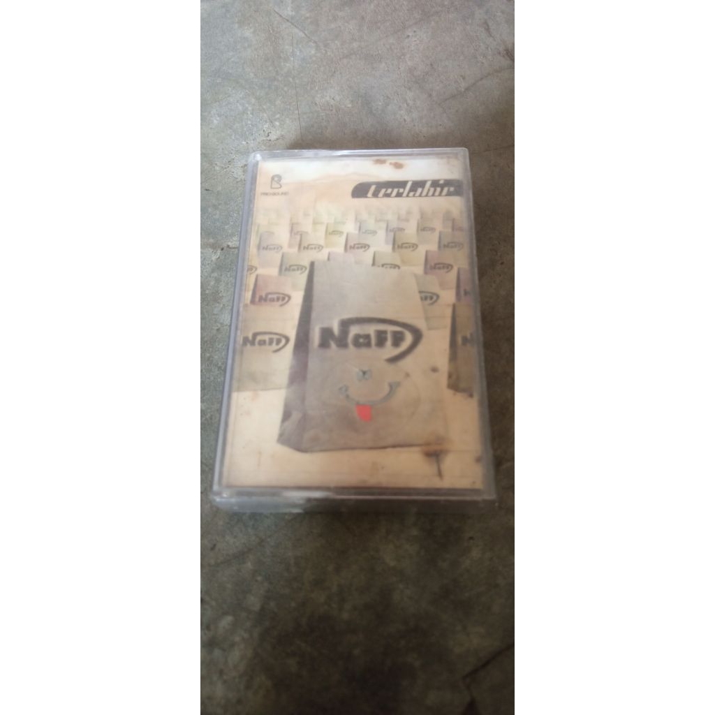 Kaset pita Naff album terlahir