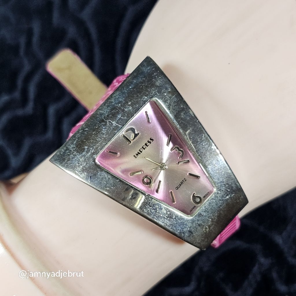 Jam Impress Trapesium Unik Silver Pink Bekas