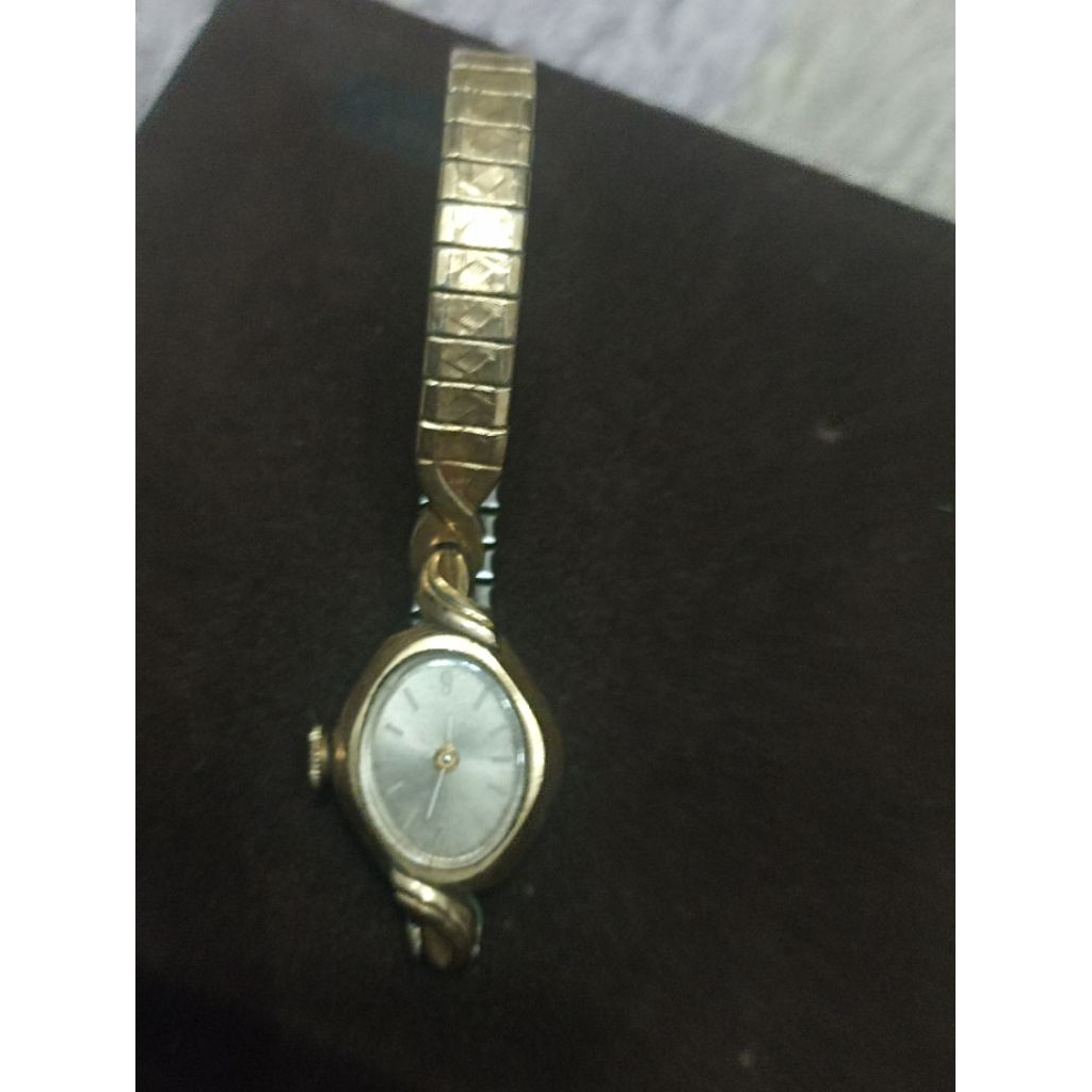 jam Bulova wanita